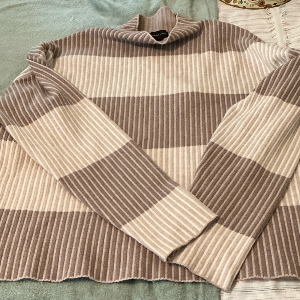 Adrienne Vittadini sweater striped beige and cream colors